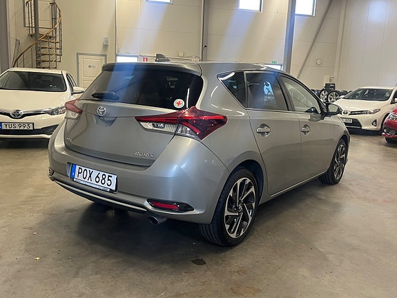 Toyota Auris 2 of 9