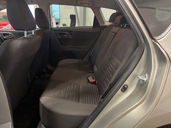 Toyota Auris 7 of 9