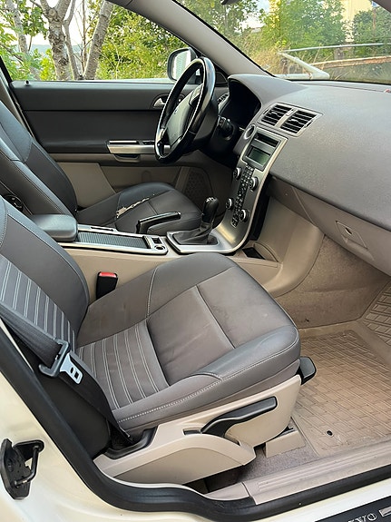 Volvo V50 9 of 13