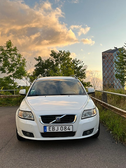 Volvo V50 2 of 13