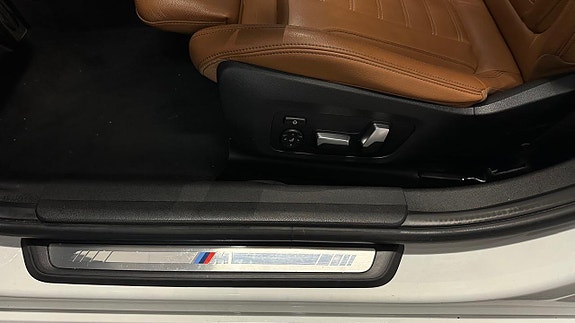 BMW 330i 13 of 30