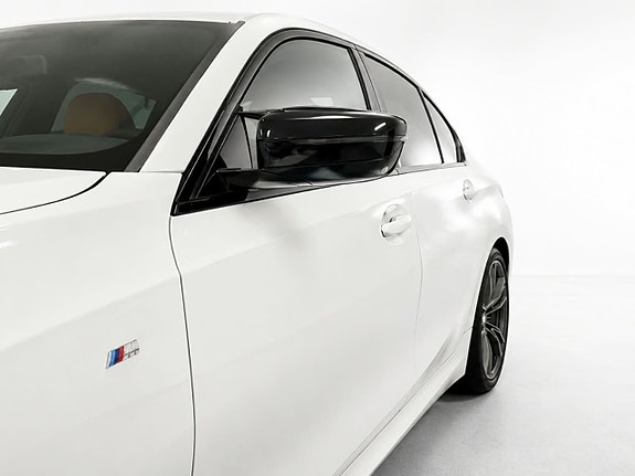 BMW 330i 4 of 30