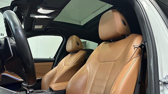 BMW 330i 12 of 30
