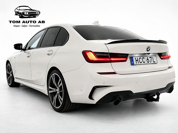 BMW 330i 5 of 30
