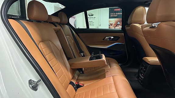 BMW 330i 17 of 30