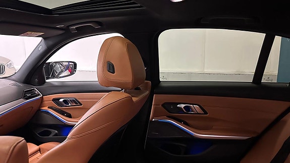 BMW 330i 18 of 30