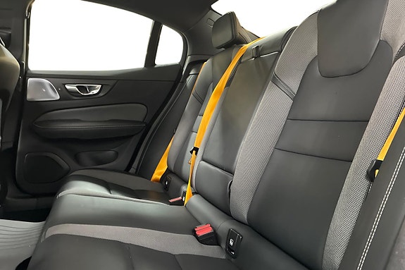 Volvo S60 14 of 29