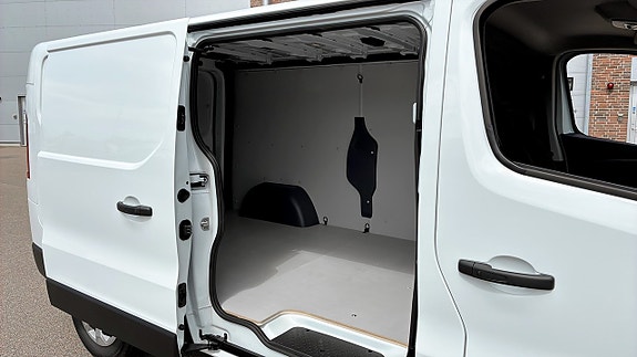 Renault Trafic 5 of 12