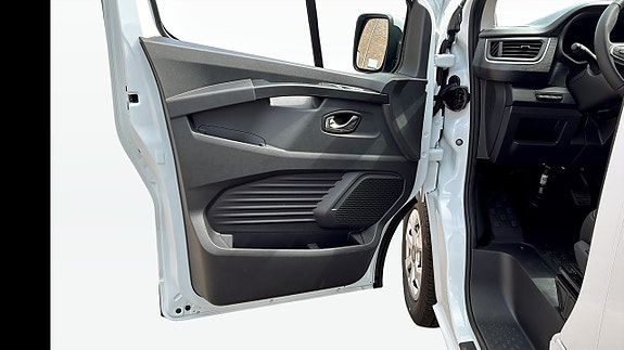 Renault Trafic 11 of 12