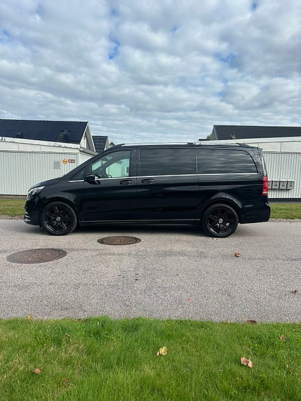Mercedes-Benz V250 d 2 of 9