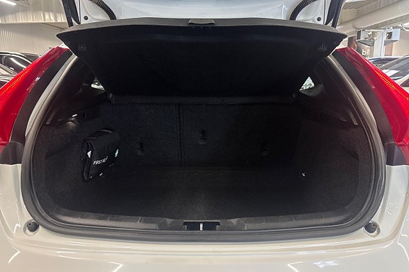 Volvo V40 Cross Country 10 of 26