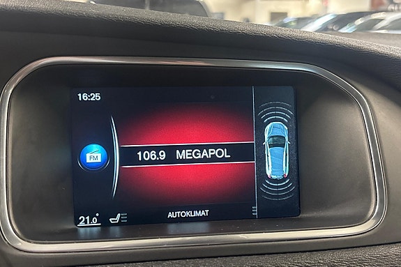 Volvo V40 Cross Country 21 of 26