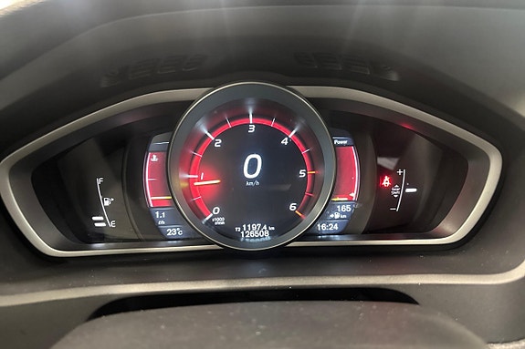 Volvo V40 Cross Country 17 of 26