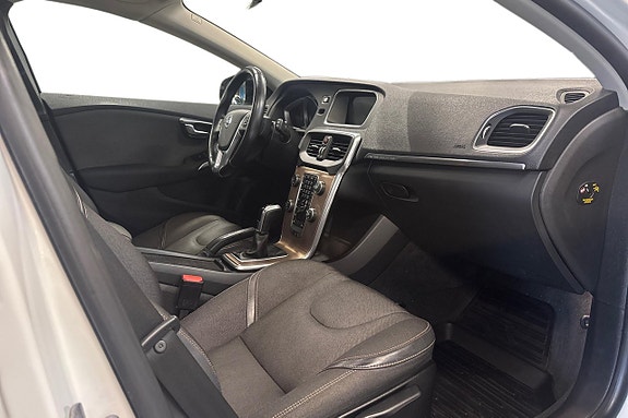 Volvo V40 Cross Country 15 of 26