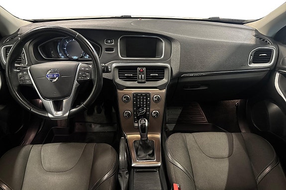 Volvo V40 Cross Country 12 of 26