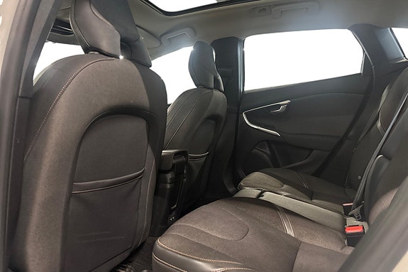 Volvo V40 Cross Country 14 of 26