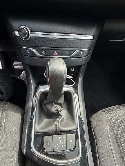 Peugeot 308 12 of 14