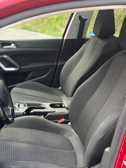 Peugeot 308 13 of 14