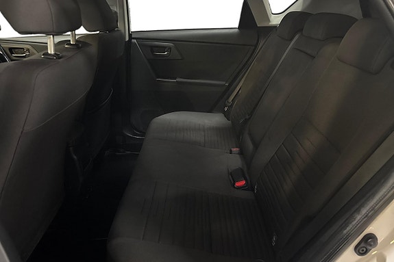 Toyota Auris 14 of 25