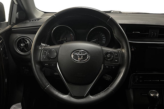 Toyota Auris 16 of 25