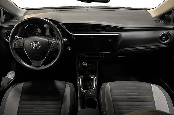Toyota Auris 12 of 25
