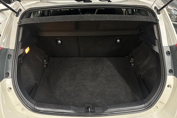 Toyota Auris 10 of 25