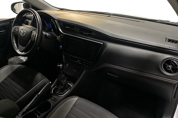 Toyota Auris 15 of 25