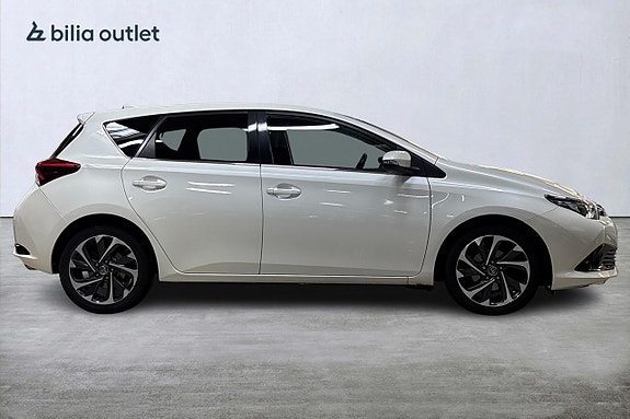 Toyota Auris 5 of 25