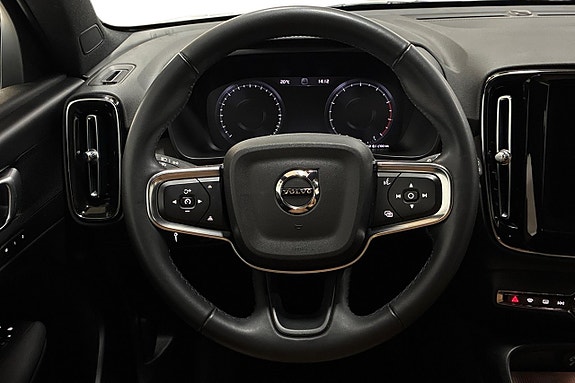 Volvo XC40 16 of 30