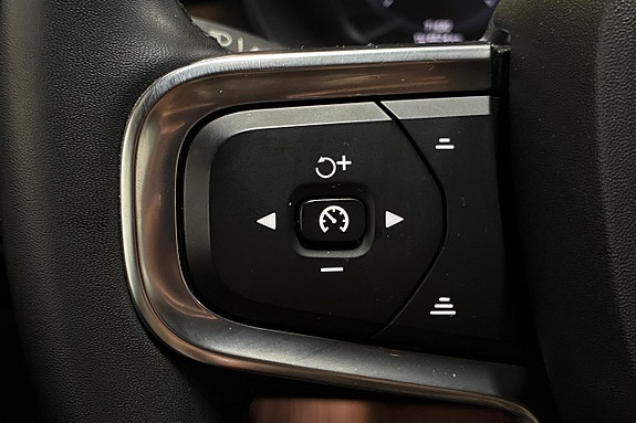 Volvo XC40 25 of 30