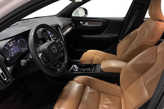 Volvo XC40 13 of 30