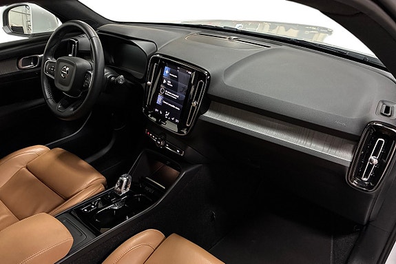 Volvo XC40 15 of 30