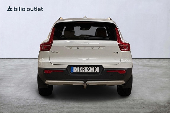 Volvo XC40 7 of 30