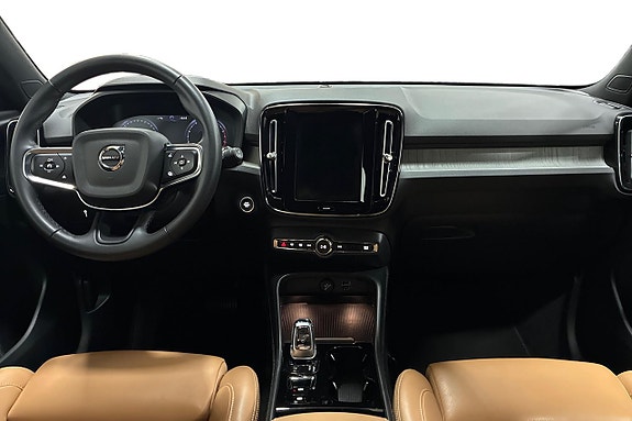Volvo XC40 12 of 30