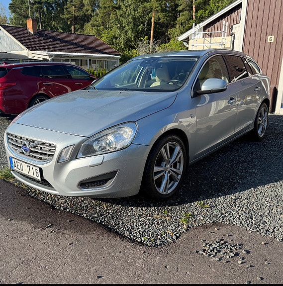 Volvo V60 2 of 6