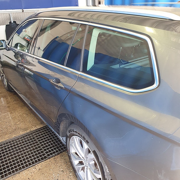 Volkswagen Passat 4 of 9