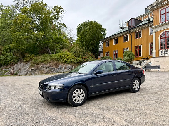 Volvo S60 2 of 12