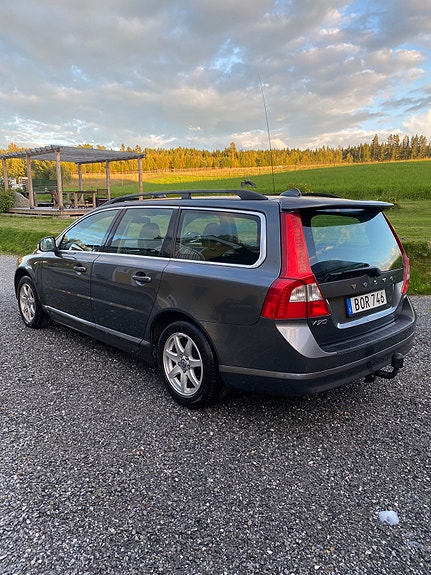 Volvo V70 4 of 10