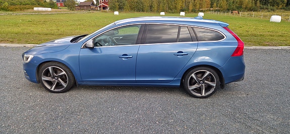 Volvo V60 2 of 5