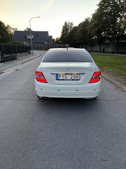 Mercedes-Benz C180 3 of 9