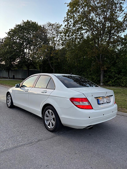 Mercedes-Benz C180 5 of 9