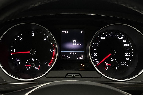 Volkswagen Tiguan 17 of 26