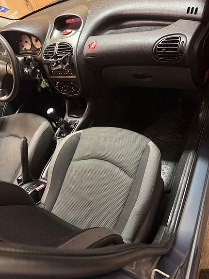 Peugeot 206 21 of 25