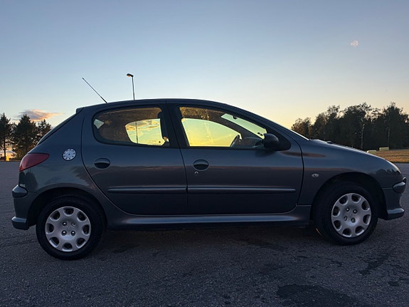 Peugeot 206 12 of 25