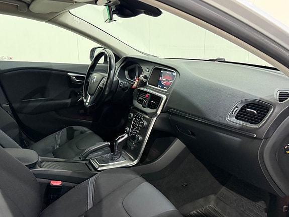 Volvo V40 12 of 14