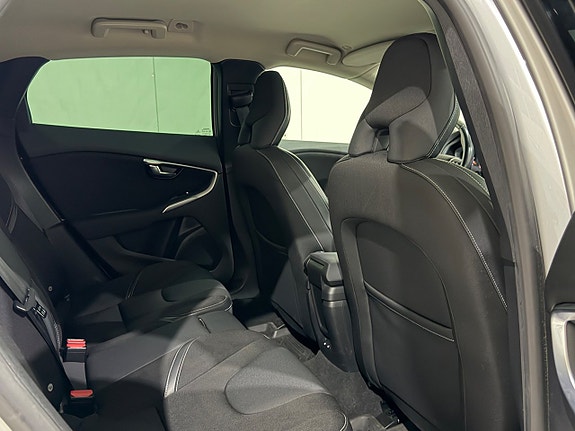 Volvo V40 11 of 14