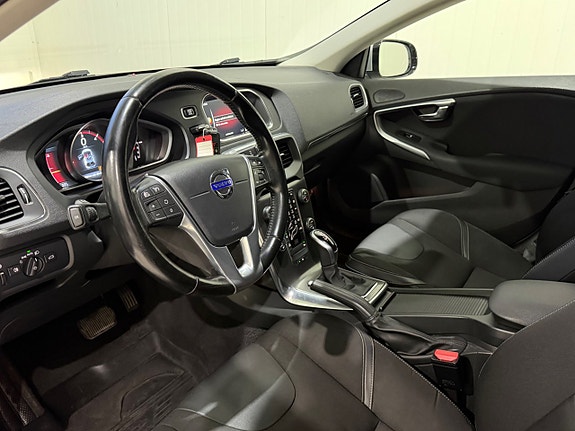 Volvo V40 9 of 14