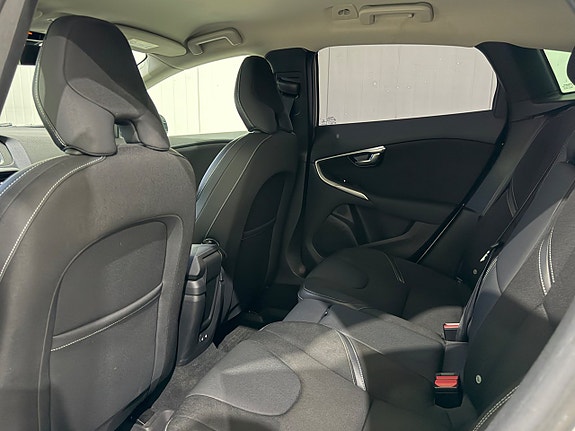 Volvo V40 10 of 14