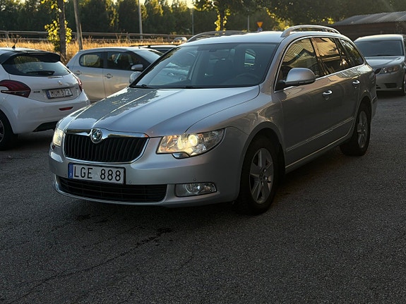 Skoda Superb 2 of 8