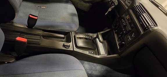 BMW 320i 12 of 15